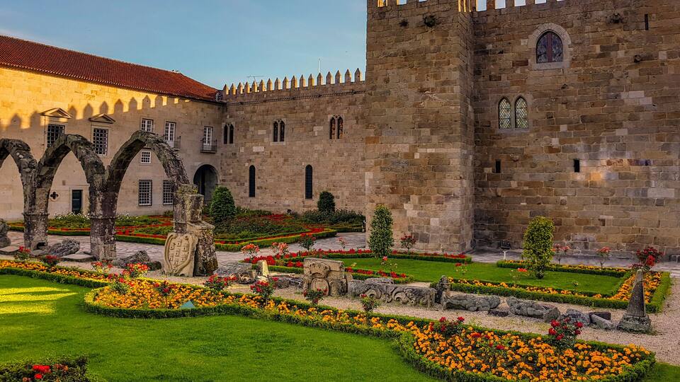 Beautiful, The Archiepiscopal Palace of #Braga
#braga_gram #visitbraga #minhoportugal #bragaportugal #visitportugal #igersportugal #portugalalive #portugalcomefeitos #portugal #sharing_portugal #topportugalphoto #discoverportugal #ig_portugal #portugal_em_fotos #super_portugal #portugalvisuals #portugalemclicks #findout_portugal #amar_portugal #portugallovers #RevealPortugal #weshareportugal #portugaladdict #portugal_gems #travel #city #streetphotography #architecture #palace