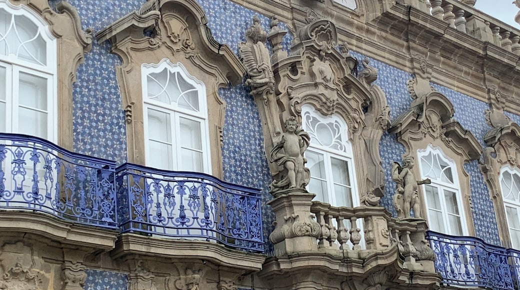 The city of Braga is a wonderful mix of the old and the new. Roman ruins, Azulejos tile, basilicas and pastelarias to stylish modern shops and architecture. It’s a beautiful place with a lot to offer the traveler.
#Braga #Portugal #Azulejos #blue #tile #trovember