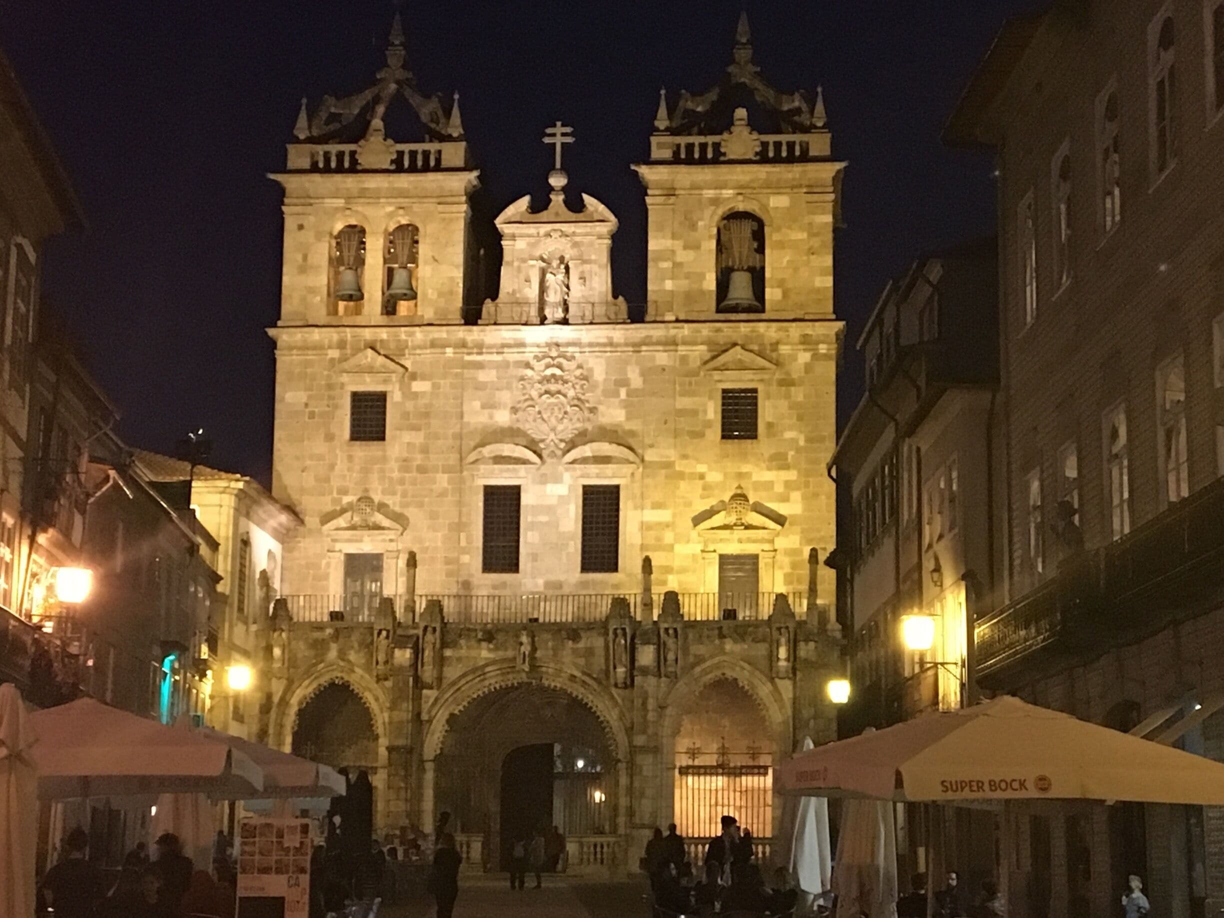 The people says “So older like a  Braga’s Cathedral!”