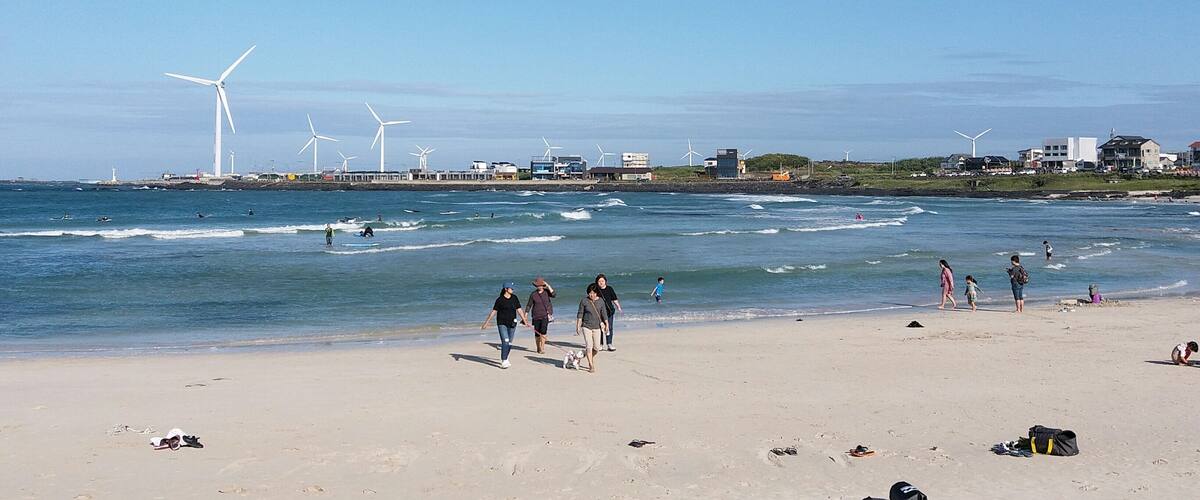Cute little wind turbines on Jeju Island. The half-moon shaped beach is known for its fine white sand and exotic atmosphere.
#LifeAtExpedia #beach