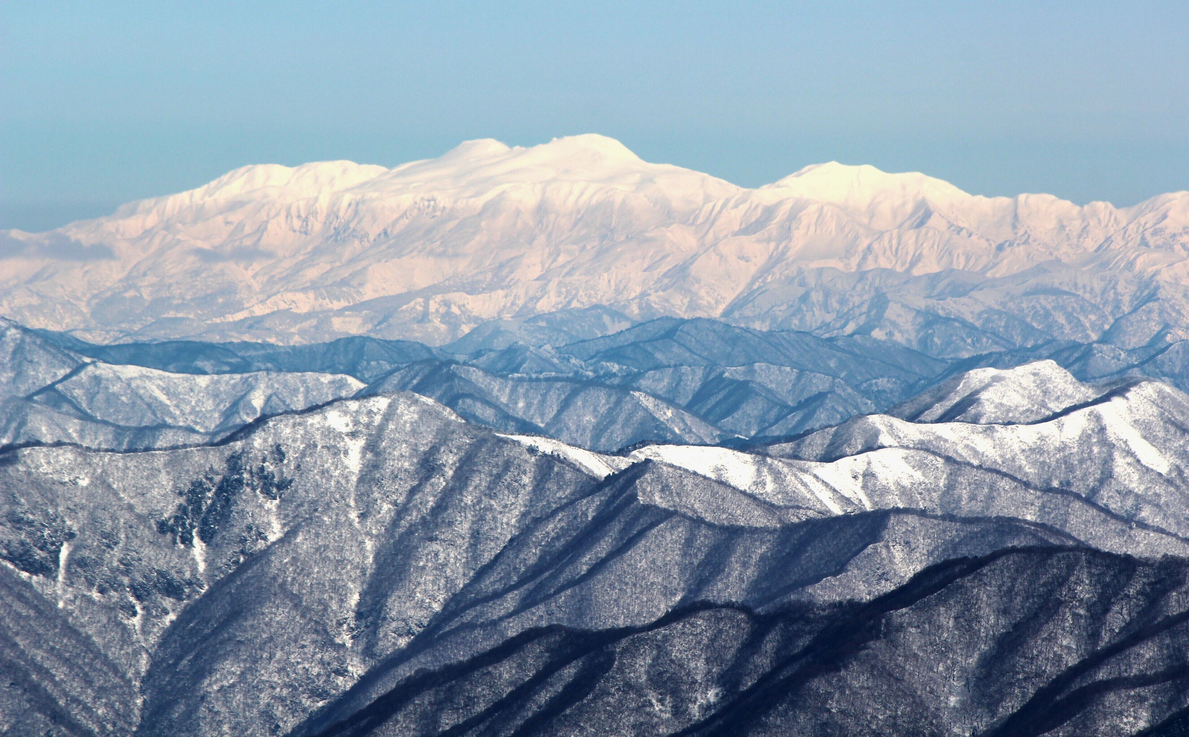 Mount Haku(center) and Mount Bessan(right) from Mount Ibuki.