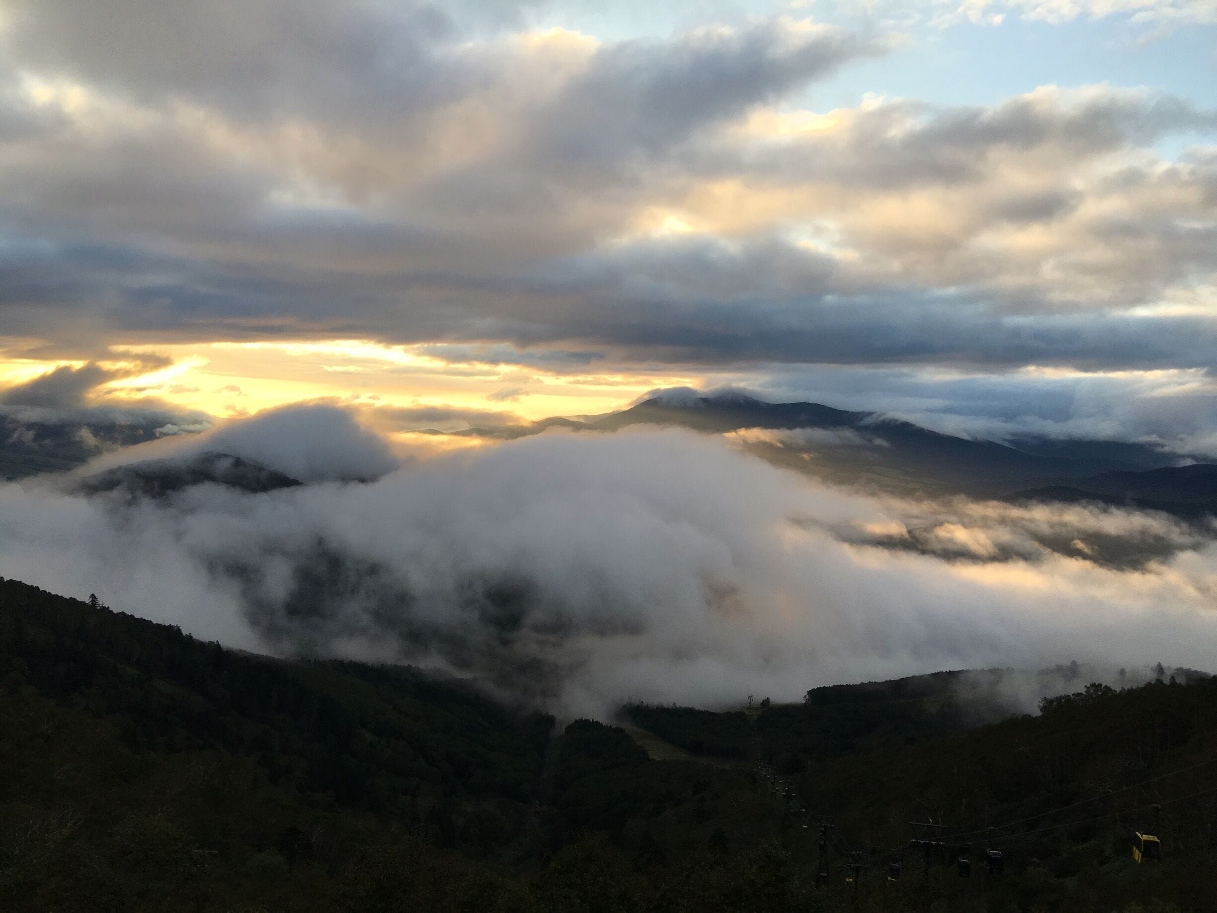 Unkai - sea of cloud.

Tomamu. 

Take gondola up to the terrace early morning at 4.40 am to catch the 5 am sunrise!


#endlesssummer