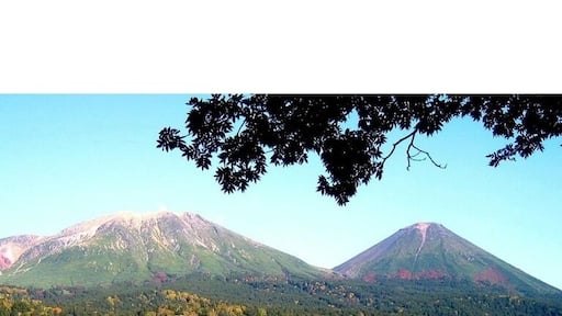 オンネトーより雌阿寒岳と阿寒富士