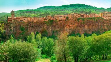 Castellfullit de la roca, Spanish town in the province of Gerona