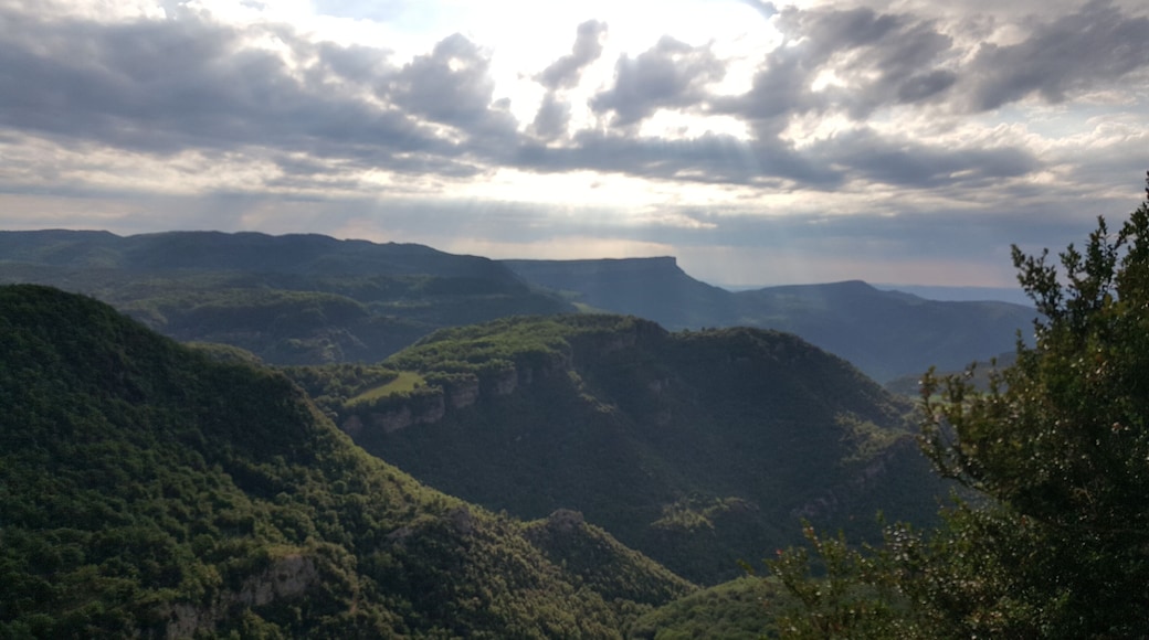 Vista de la Gullola i el pantà de Susqueda desde el camí de Rupit a Tavertet.