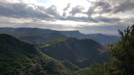 Vista de la Gullola i el pantà de Susqueda desde el camí de Rupit a Tavertet.