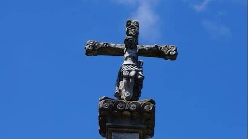 Cruceiros are everywhere in Galicia, stone crosses on a high stone pole having various significations. Typically with Jesus on one side and Mary on the other but this varies. Some will date back to the 14th century, some are as recent as from the late 19th or early 20th. Typically posted at intersections locals will tell you they keep away bad spirits and help you make the right choices in life. But you will also find them on many squares and there are probably many other social, religious dimensions to them. With the frequent rains in the region most of them look older than they probably are as the stobe has withered away but they still are remarkable little things.