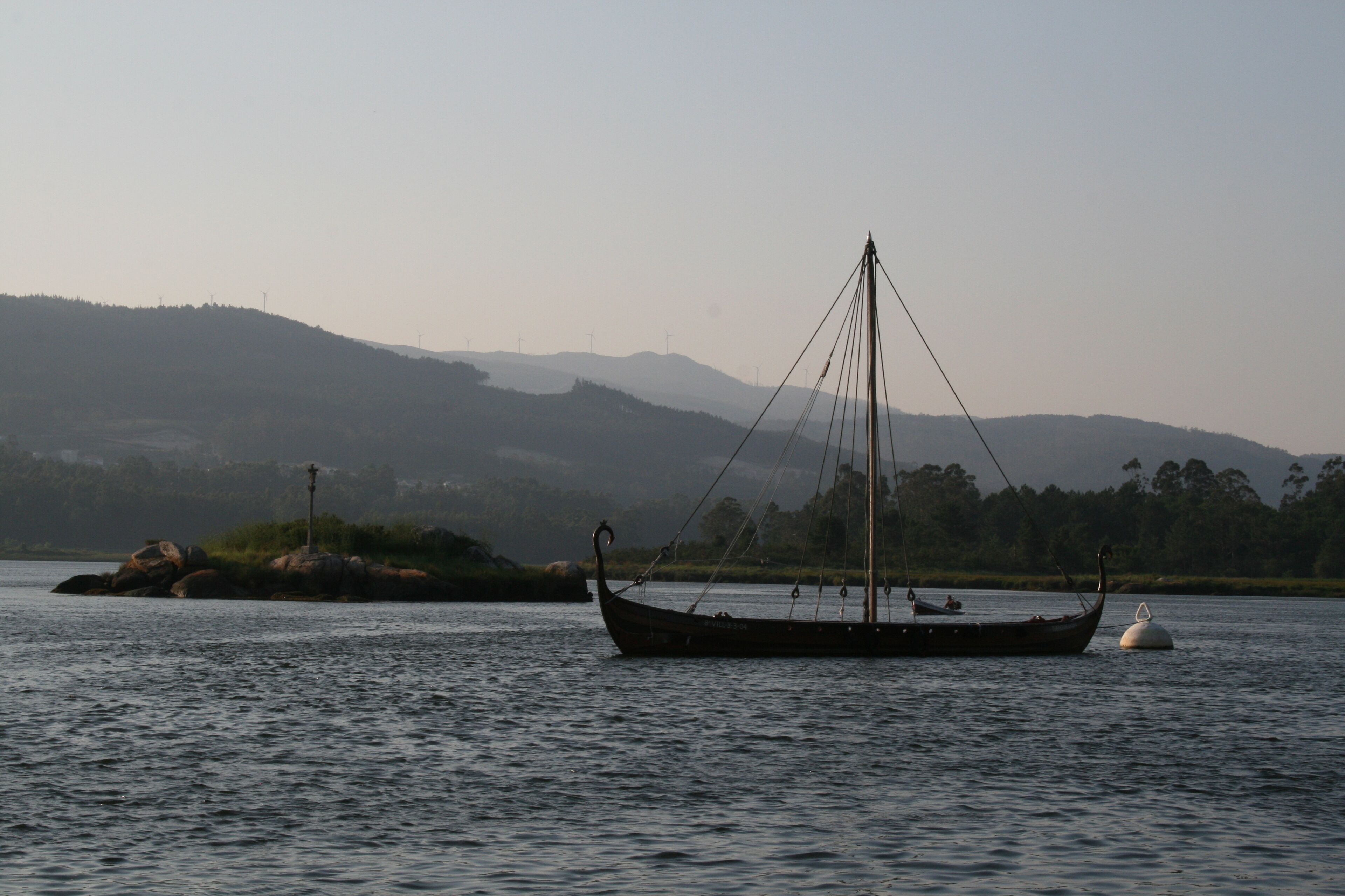 Catoira Cruceiro sobre islote