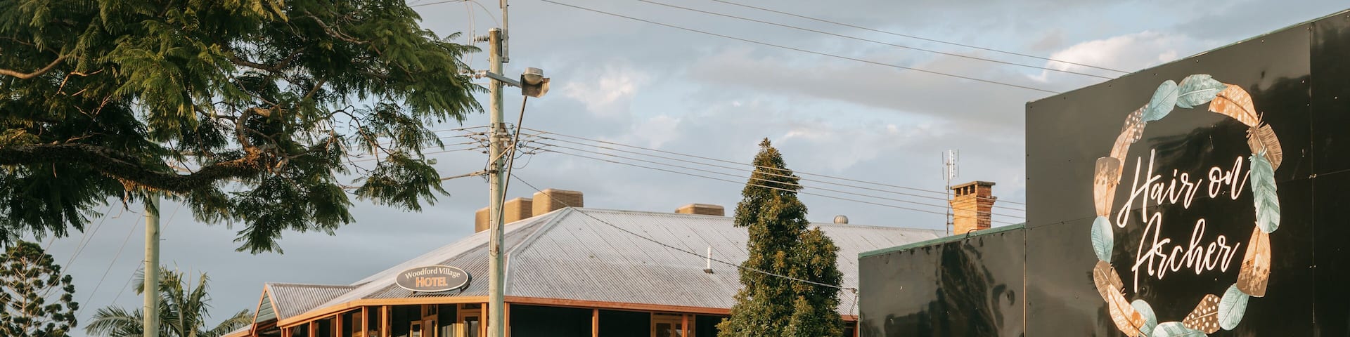 Woodford showing a small town or village