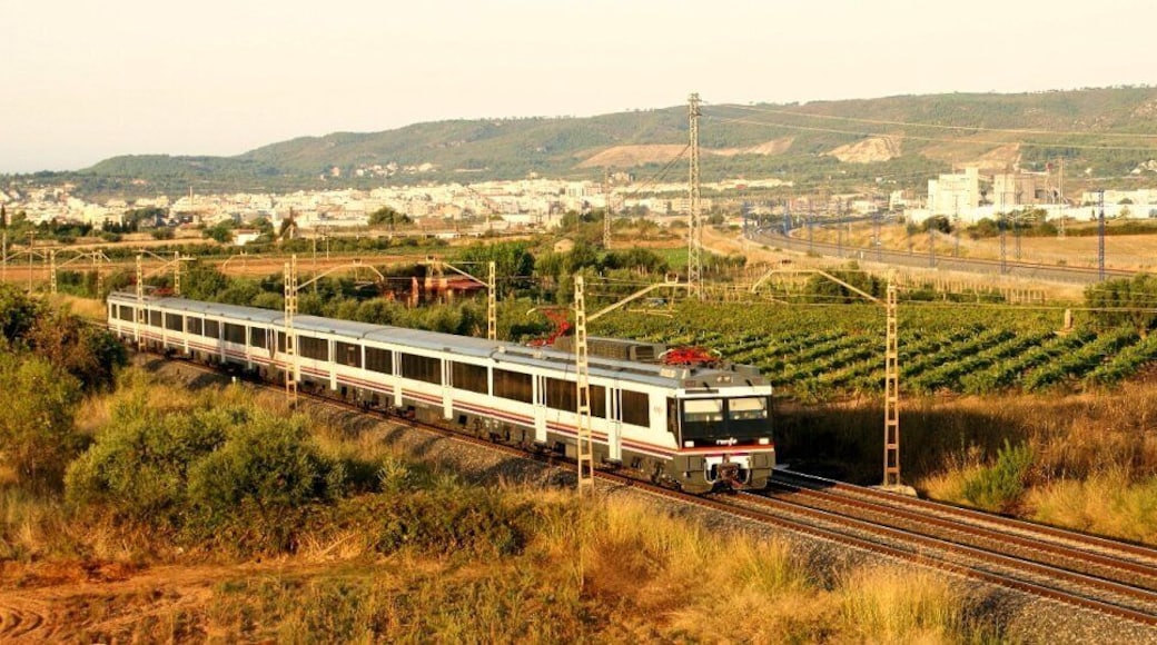 Aquell matí les primeres 470 que van aparèixer van ser aquest parell en direcció Barcelona. Les dues amb decoració de "Interurbanos". Esa mañana las primeras 470 que aparecieron fueron este par en dirección Barcelona. Las dos con decoración de Interurbanos.