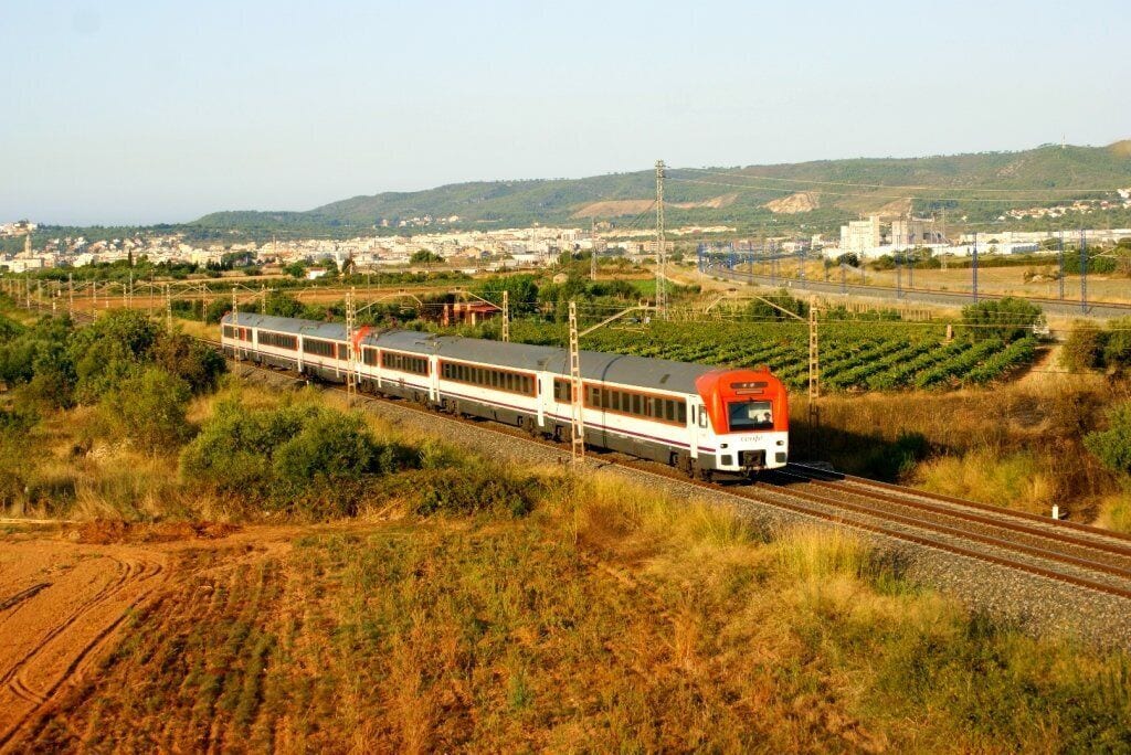 Doble de 448 al seu pas per Bellvei en direcció Barcelona. Doble de 448 a su paso por Bellvei en dirección Barcelona.