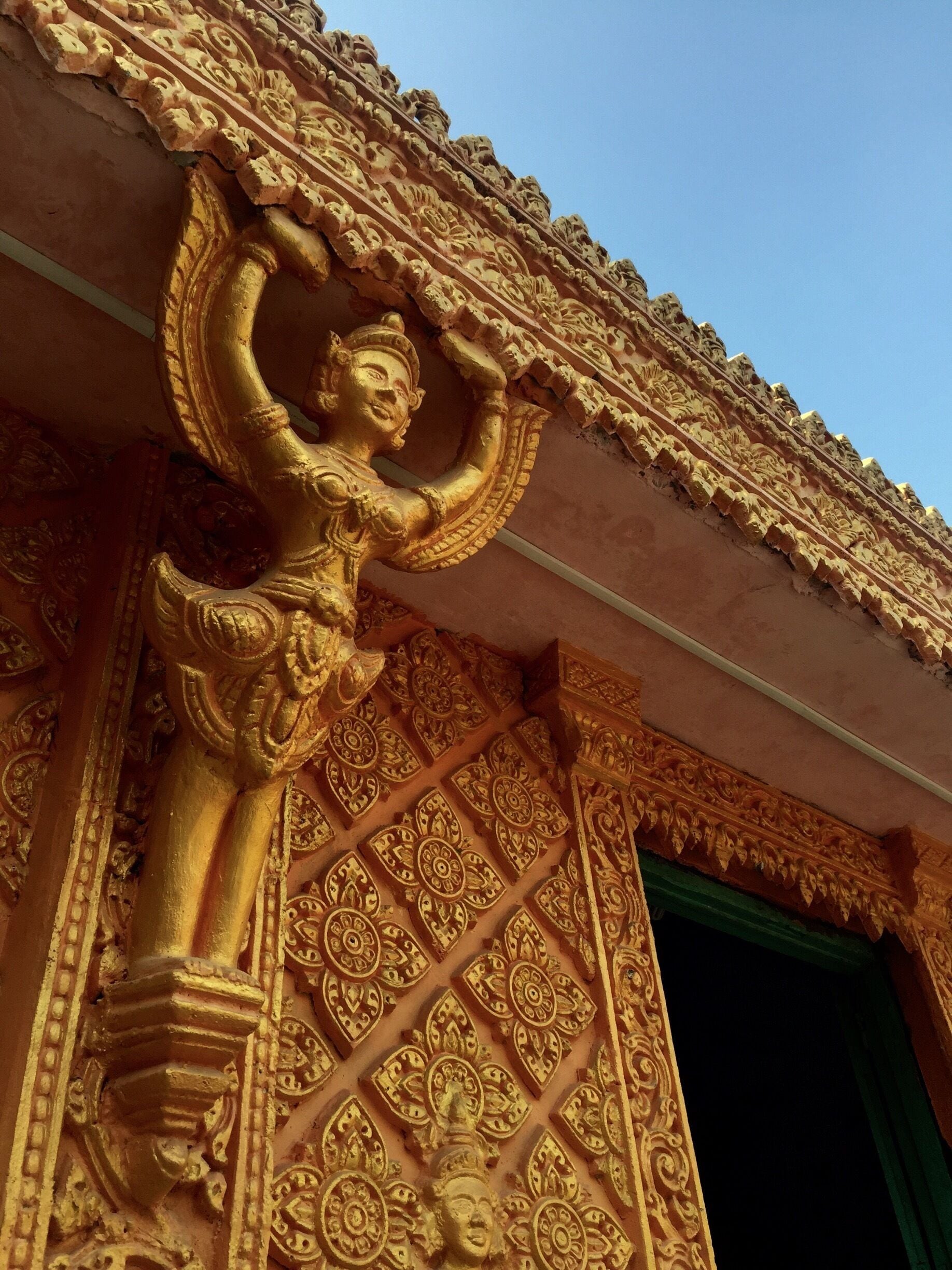 About 30 minutes from Can Tho city, is a small Khmer village called Ap Phu Ly. The village, populated with the most friendly people, has a strikingly beautiful Khmer temple - Chau Phu Ly 2. Completely different from other temples seen in Vietnam, it is so worth paying this place a visit!