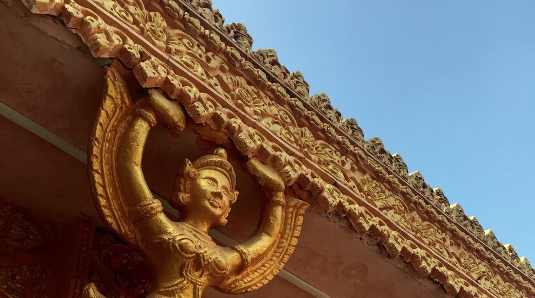 About 30 minutes from Can Tho city, is a small Khmer village called Ap Phu Ly. The village, populated with the most friendly people, has a strikingly beautiful Khmer temple - Chau Phu Ly 2. Completely different from other temples seen in Vietnam, it is so worth paying this place a visit!