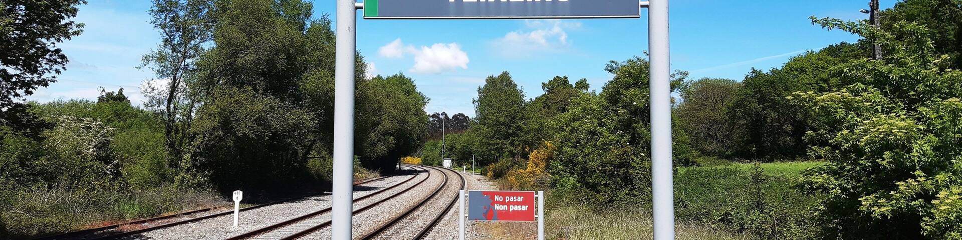 Indicador de la estación de ferrocarril de Teixeiro en Galicia