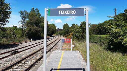 Indicador de la estación de ferrocarril de Teixeiro en Galicia