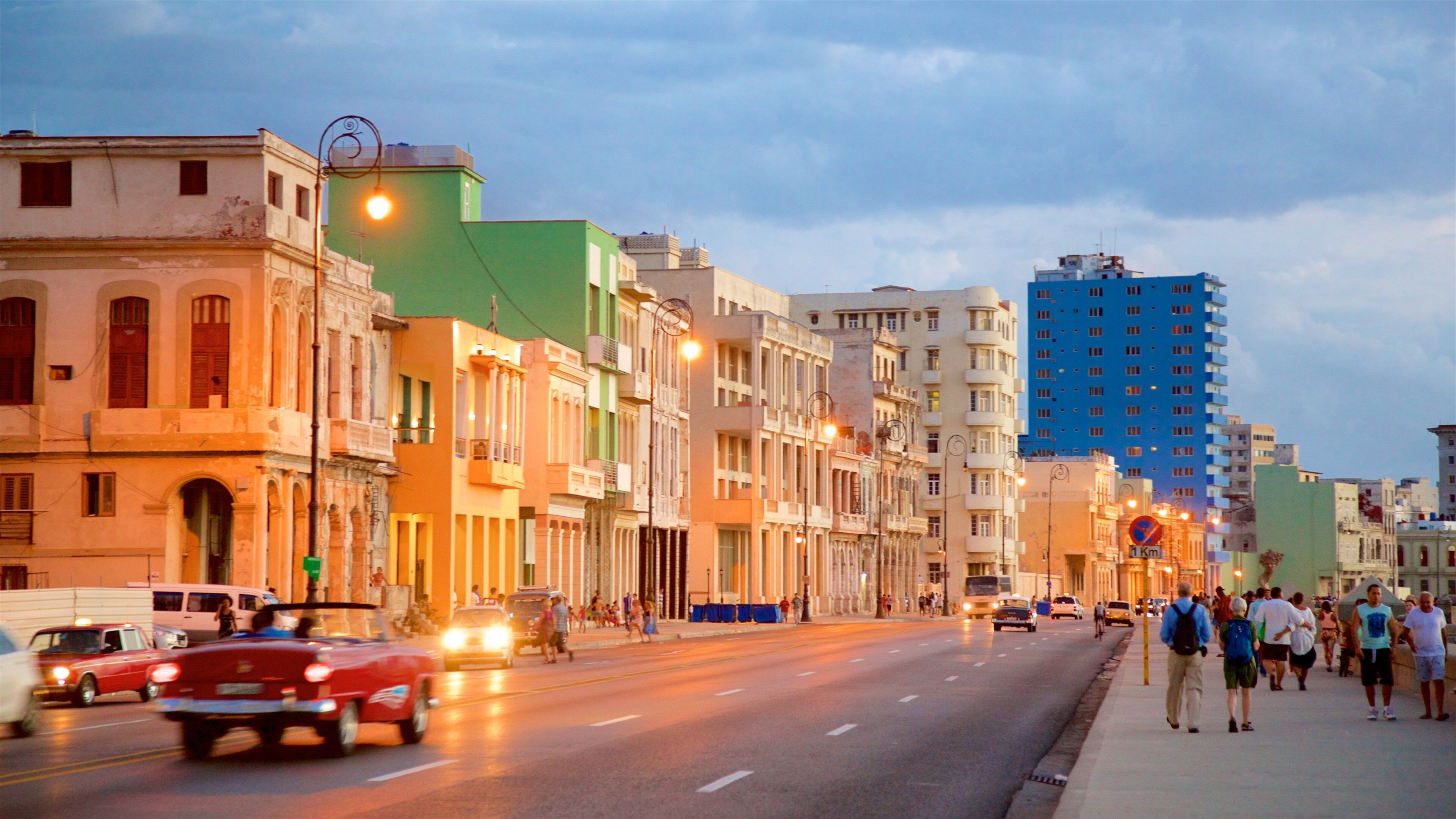 Malecon แสดง วิวกลางคืน