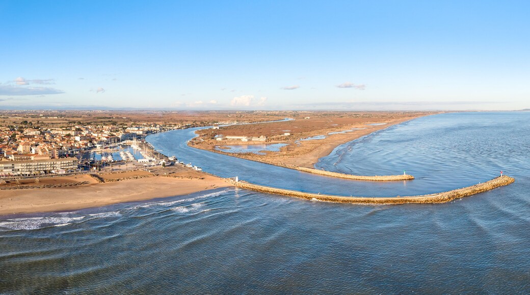 Valras plage et l'embouchure de l'Orb dans l'Hérault en Occitanie (France)