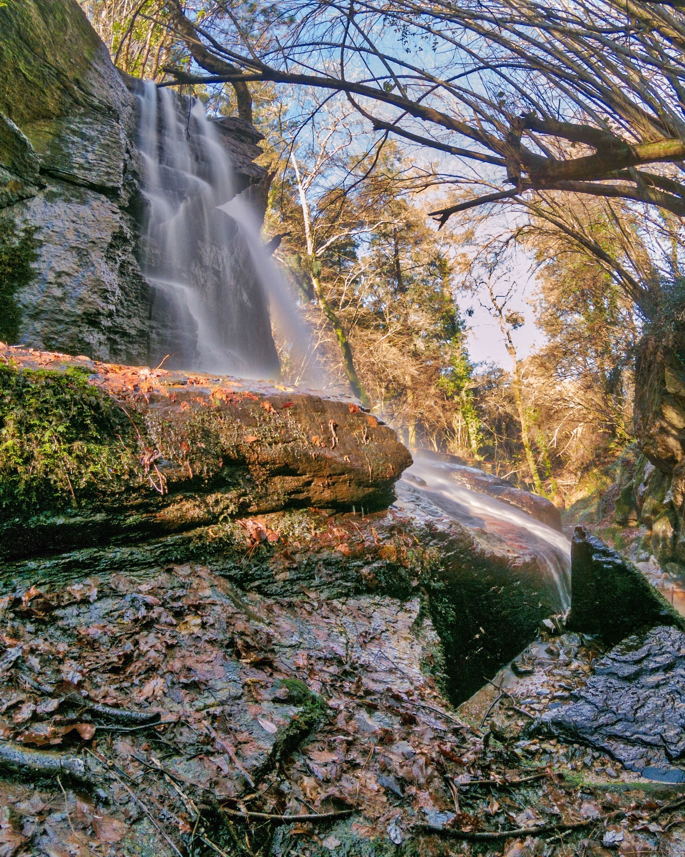 🏞️Bouzafria Cascade - Vigo - Pontevedra - Galicia - Spain🇪🇸

📷GoPro Hero5 - ISO 100 -  f/2,8 15 sec - ND Filter

🏞️Bouzafria is very close to where I live, just about 4 kilometres from Vigo’s downtown, in Bembrive. The river Eifonso forms the cascade with a fall of almost 4 meters.

🏙️Vigo is located on the Northwest of Spain, in Galicia, it is one of largest and most important fishing ports🎣 in all Europe🇪🇺 and is known for its freezing and canning industry🏭.

🏘️The name Vigo comes from the Latin word Vicus Spacorum (Small Village). The city is built over a hill-fort (Castro) and a Roman settlement. During the Middle Ages the small village🏘️ of Vigo was a part of the neighbouring towns, mainly Tui. Finally on the 15th century, Vigo was considered a real village but in the 16th and 17th centuries, the city was attacked⚔️ several times. Around 1578 the town had a population of 868, but the plague🐀 and the pirates🏴‍☠️ destroyed the town and killed almost all the people. In 1585 and 1589 the town was attacked by the English admiral (a pirate or corsair) Sir Francis Drake🏴‍☠️, he temporary occupied it and he left many buildings burnt🔥. In 1702 a British-Dutch fleet under Sir George Rooke and James Butler, Duke of Ormonde, destroyed a Franco-Spanish fleet in the bay during the Battle of Rande🧭.

🕛In the 19th century, the French🇫🇷 troops conquered⚔️ Vigo, but the popular resistance ended with the reconquest of the city and the French Army was expelled🛡️ from Vigo on 28 March 1809. It was the first city of Galicia to be freed from the French🇫🇷 rule.

❓Did you know that the first stapler was produced for the French king Louis XV in the 18th century but it was actually made in the Basque Country? The royal stapler was hand-made and came with a set of staples bearing the royal emblem on them.