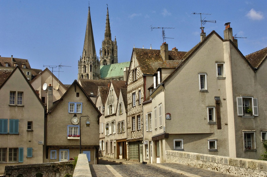 old houses and the cathedral in Chartres