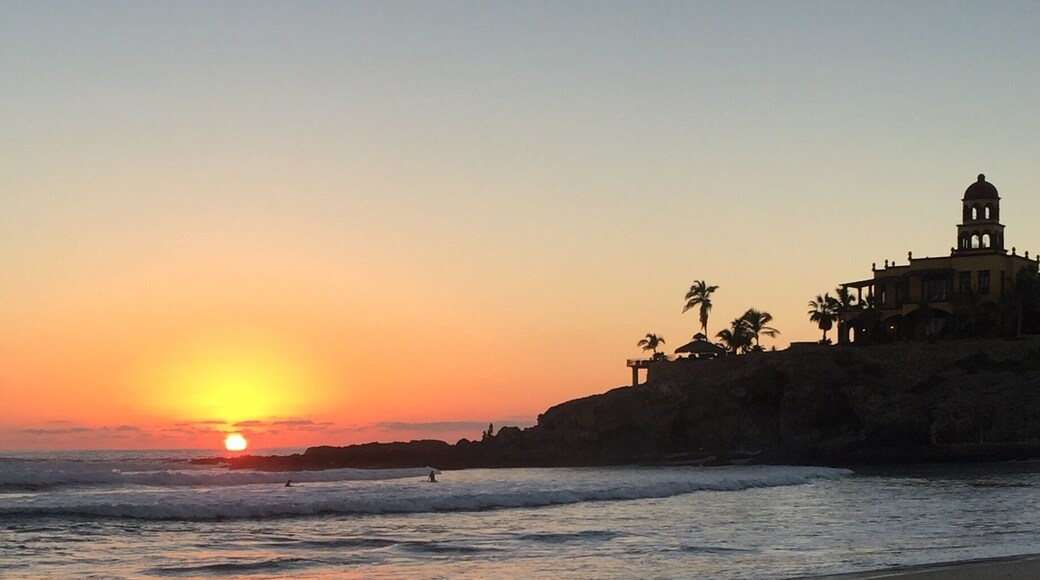 What an amazing spot that's well worth the trip from Cabo!! #cerritosbeach #bajacalifornia #beachbond!!