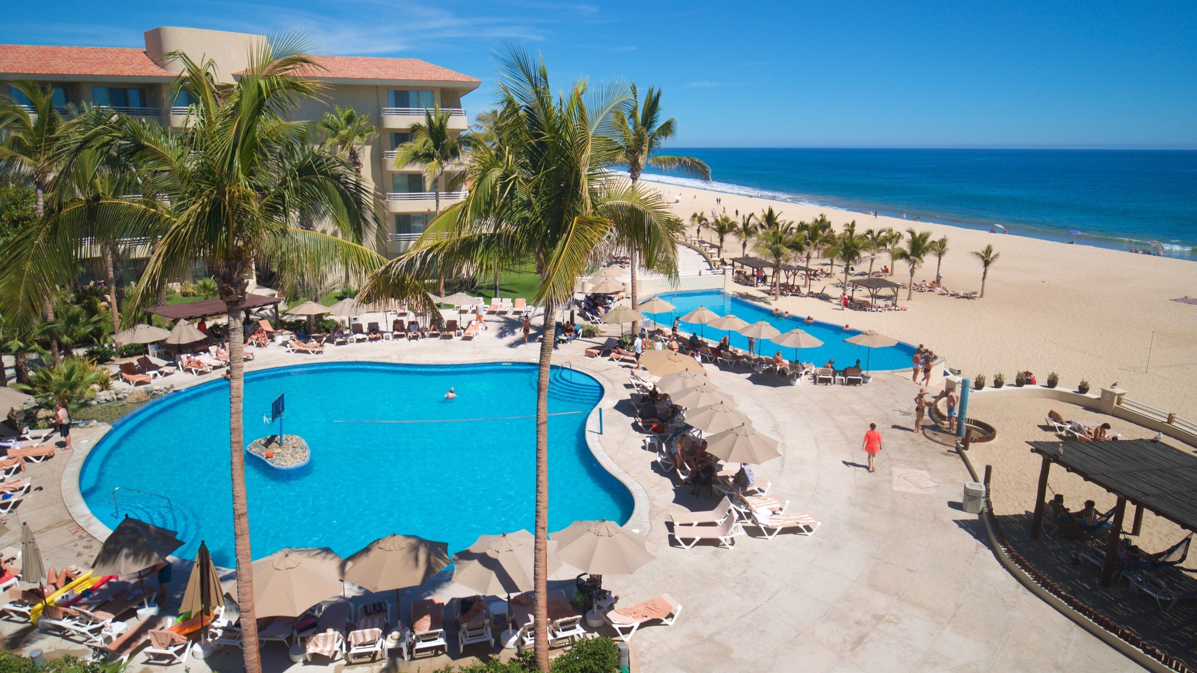 Zona Hotelera which includes a pool, general coastal views and a hotel