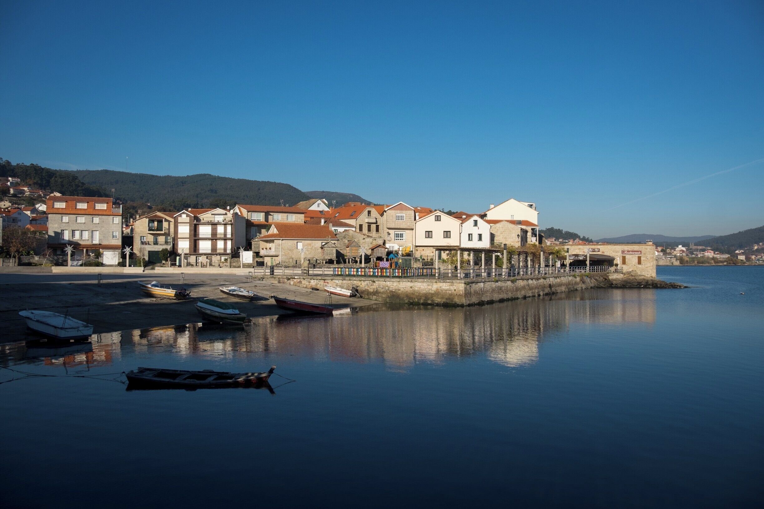 Visiting the beautiful village of #combarro in #galicia #spain

#españa #visitspain #ig_spain #monumentalspain #pontevedra #igersgalicia #galicia_enamora #galiciadescuberta #LOVES_GALICIA #streetphotography #travelingram #instatraveling #traveltheworld #travelphotography #travel #instatravel #travelgram #topeuropephoto #WorldCaptures #BeautifulDestinations #WorldPlaces #BBCTravel #LoveTheWorld #instagood #instagrammers #igers 