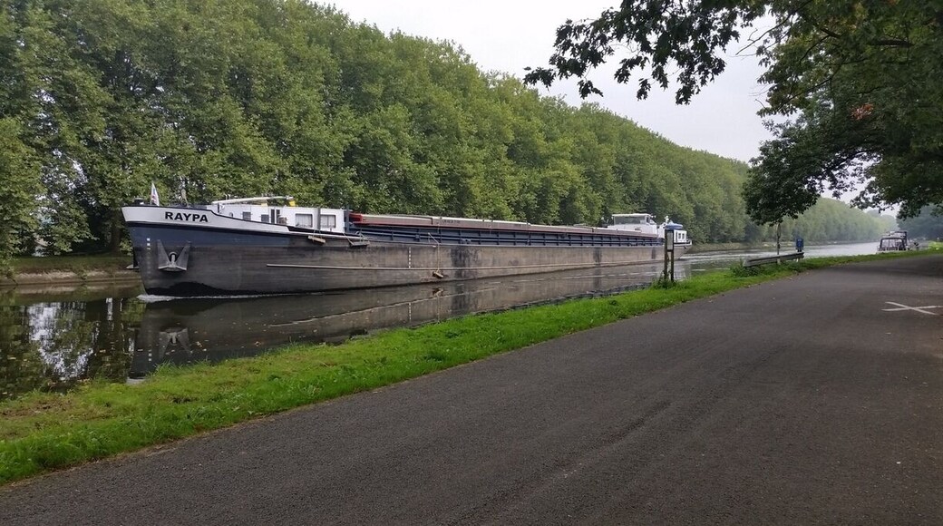 A day on the bike passing the canal.