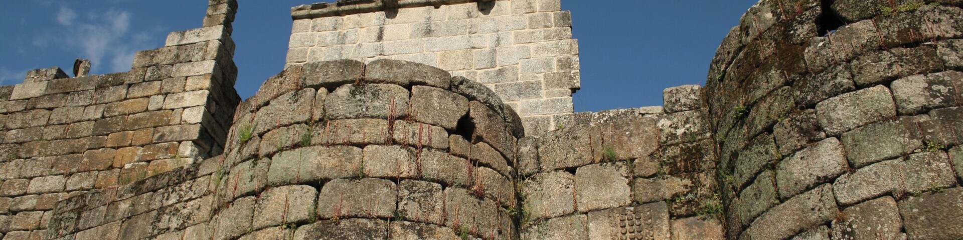 Ruinas del Castillo de los Sarmiento, en Ribadavia (Galicia, España). Castle of Sarmiento, in Ribadavia. Ruins of the Castle of Sarmiento, in Ribadavia (Galicia, Spain).