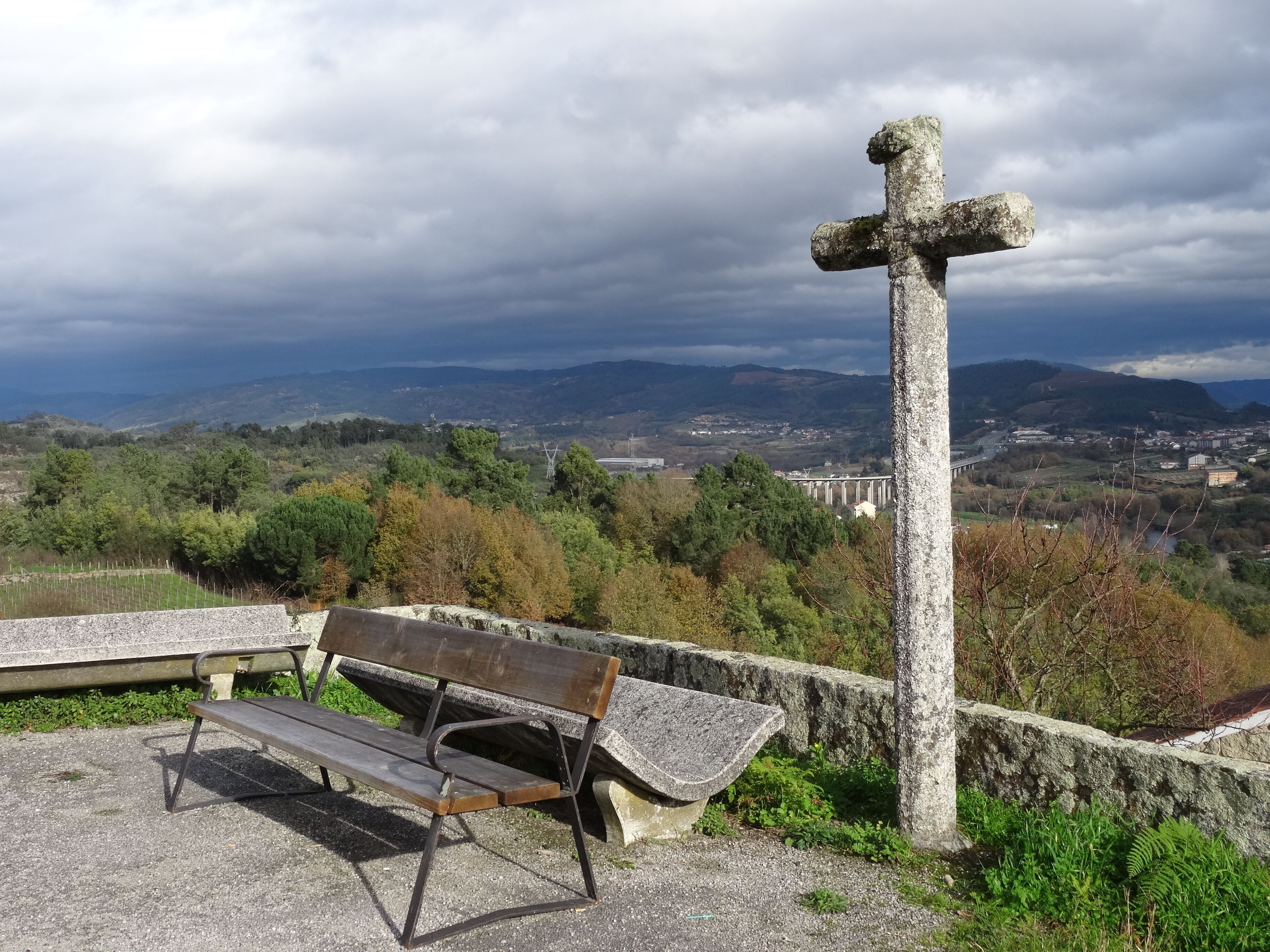 Vista dende o lugar da Franqueirán na parroquia de San Domingos de Fóra, concello de Ribadavia, Ourense.