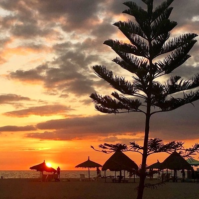 Oh sunset! What a view 🙂🌅#beachtips#goldenphotocontest