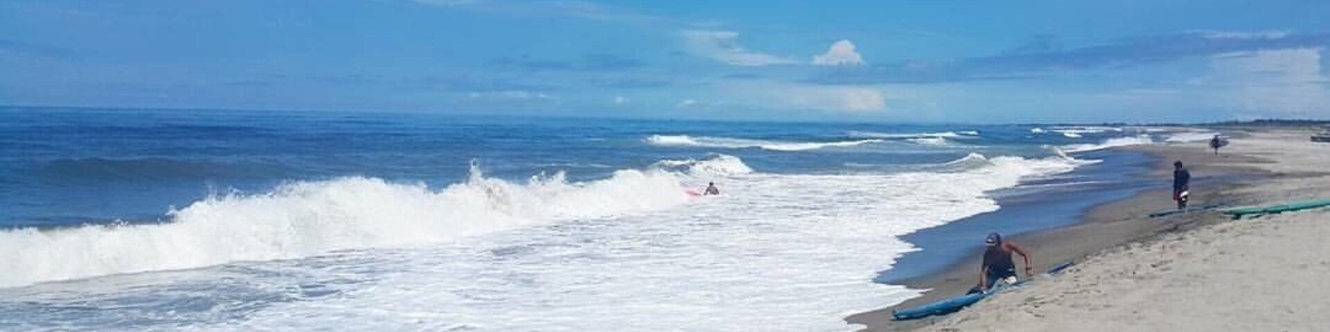 Crystal beach - one of the popular surfing spots in Zambales. 
#surfing #beach #philippines #zambales