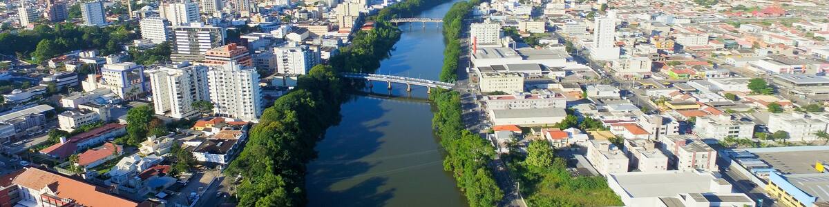 Passeio pelo céu da cidade de Tubarão, sul de Santa Catarina, Brasil