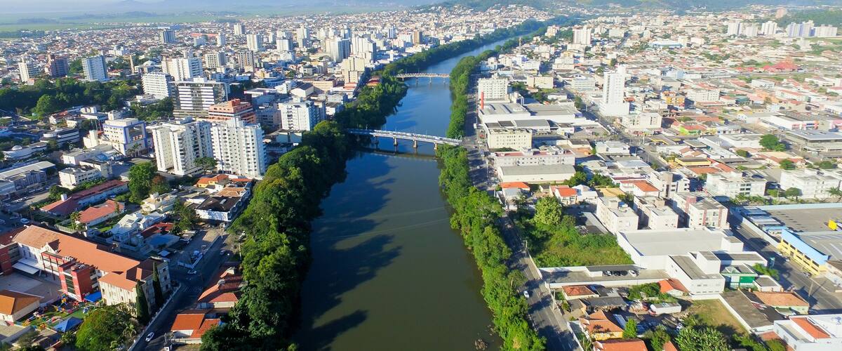 Passeio pelo céu da cidade de Tubarão, sul de Santa Catarina, Brasil