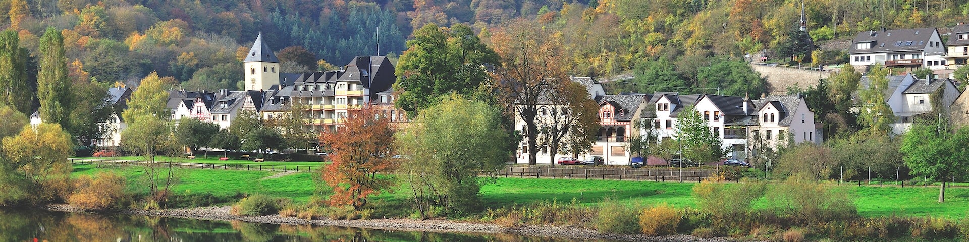 Herbst in Weinort Moselkern im Moseltal,Rheinland-Pfalz,Deutschland