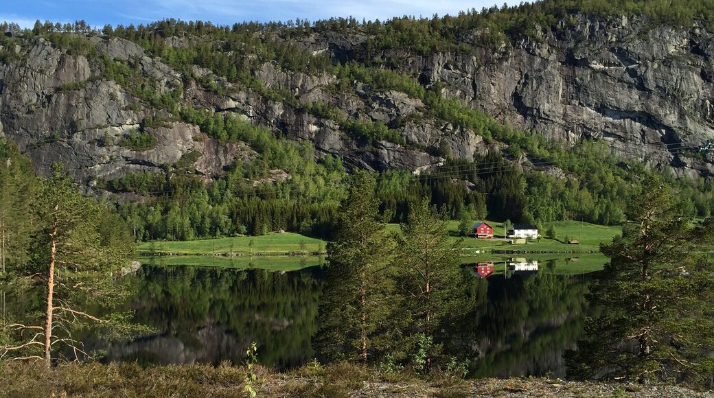 Perfect symmetry. Beautiful day and picture perfect location. Love Norway. #Waterlust