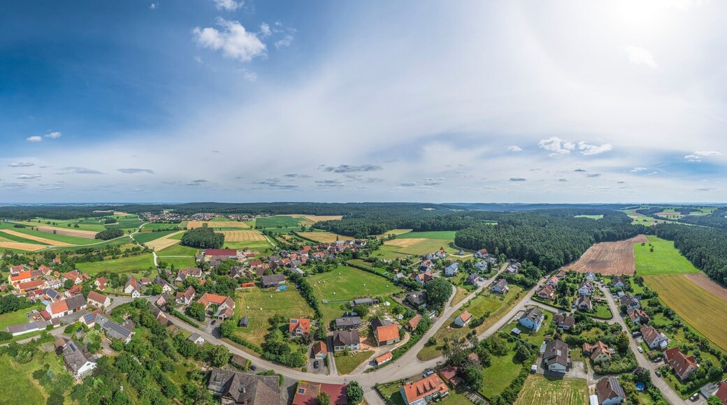 Blick ins Fränkische Seenland rund um das Dorf Eichenberg nahe der Gemeinde Haundorf