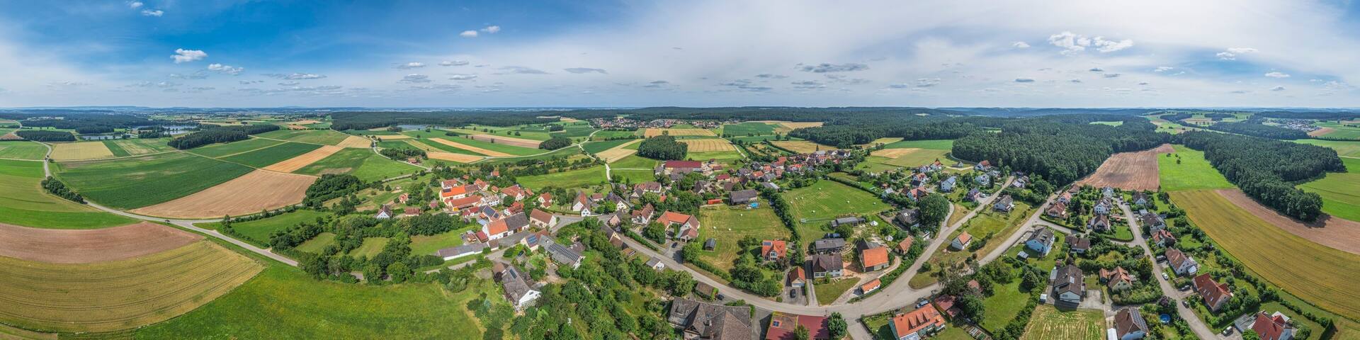 Blick ins Fränkische Seenland rund um das Dorf Eichenberg nahe der Gemeinde Haundorf