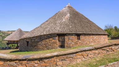 Conjunto de palloza, palleiro y hĂłrreo - San RomĂĄn - Cervantes