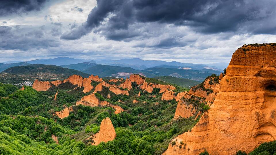 Las Médulas, fantastic landscape resulting from Roman gold farms, and declared World Heritage by UNESCO. El Bierzo, León, Spain