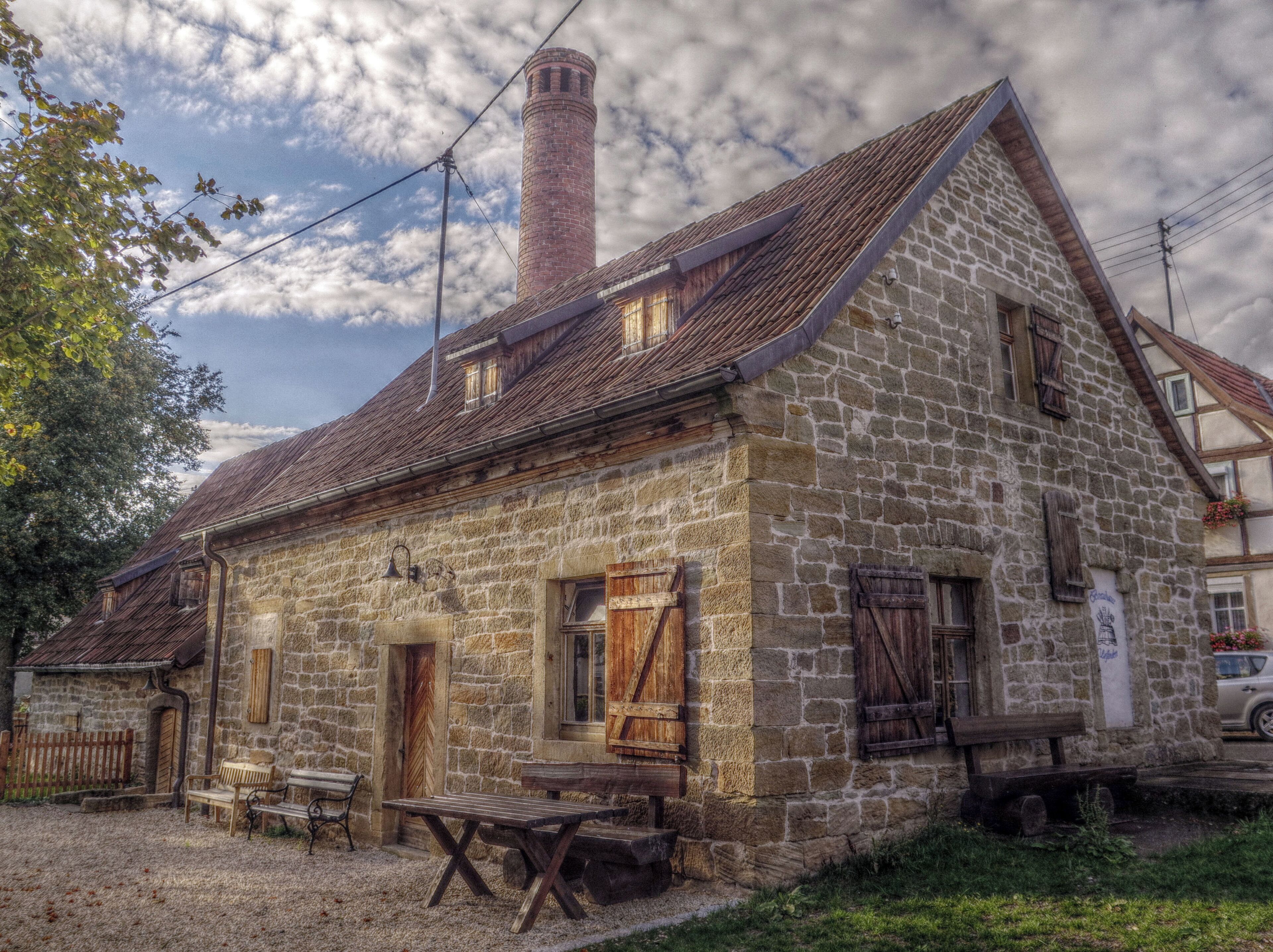 This is a photograph of an architectural monument. It is on the list of cultural monuments of Bayern, no. D-6-74-164-198