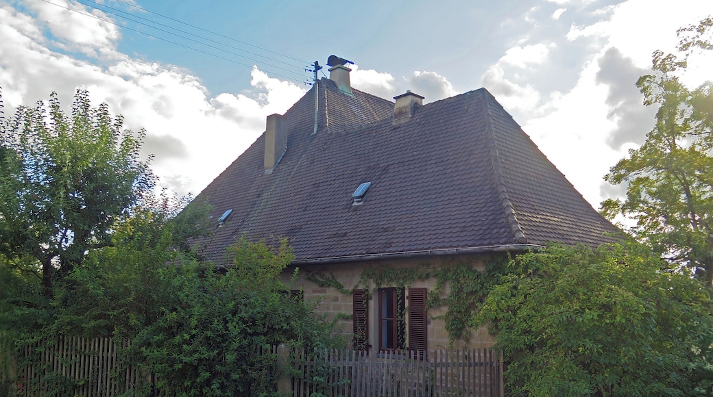 This is a photograph of an architectural monument. It is on the list of cultural monuments of Bayern, no. D-6-74-164-174