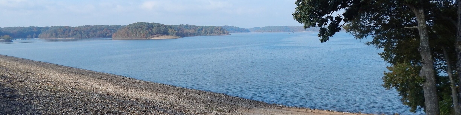 Breathtaking view at the dam by the road and some small trails for walking as well!