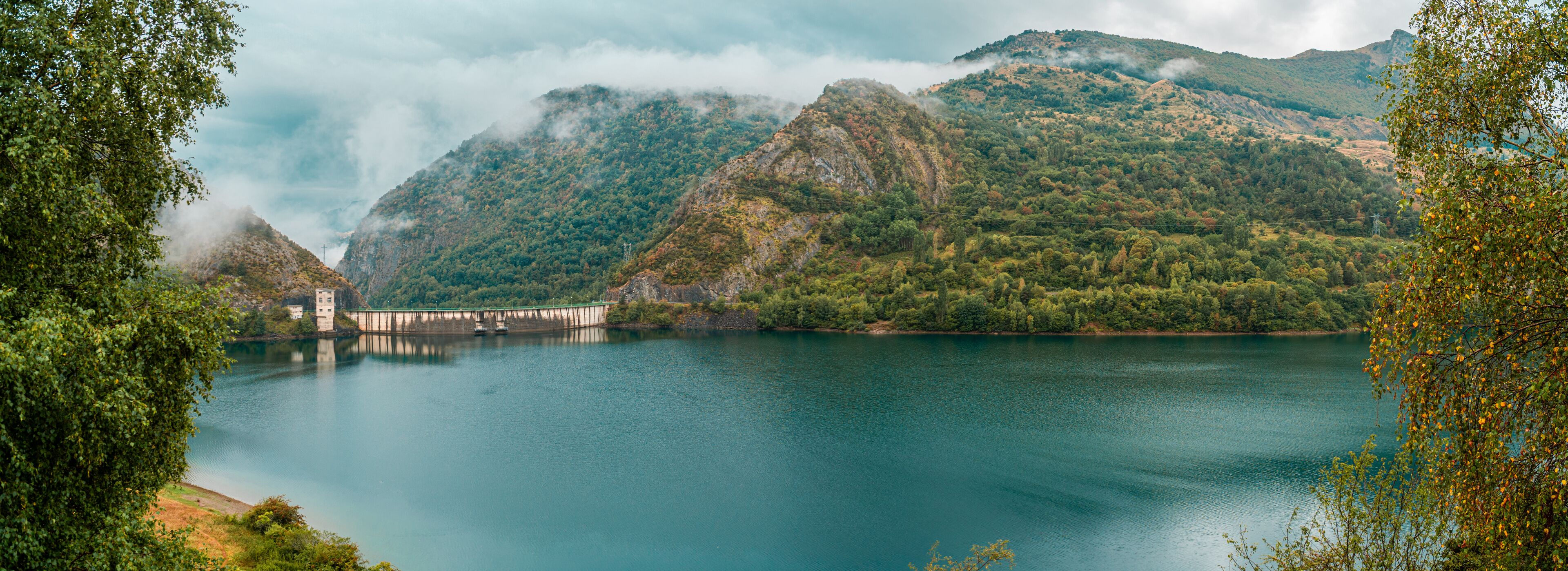 Lanuza Reservoir, on a rainy morning.