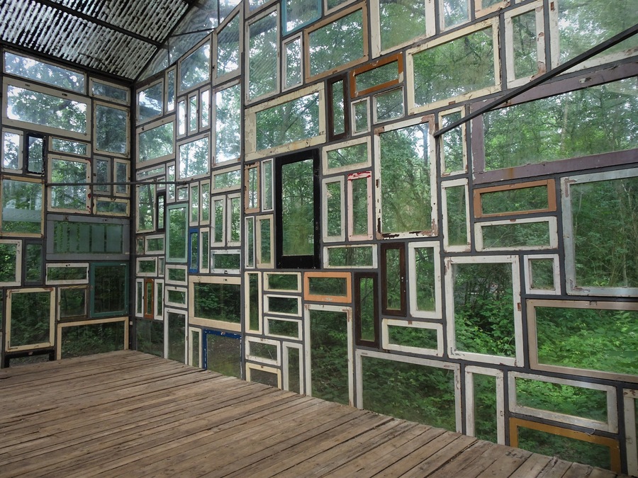 The ‘Verbeke Foundation’ is a private art site which opened its doors to the general public in June 2007. As ‘a refuge’ for arts, the foundation holds an impressive collection of modern and contemporary art, mainly installations, collages and assemblages. With 12 hectares of scenic area and 20,000 m² of covered space, the Foundation is one of the largest private initiatives for contemporary art throughout Europe. #Culture #LocalSecrets #Trovember