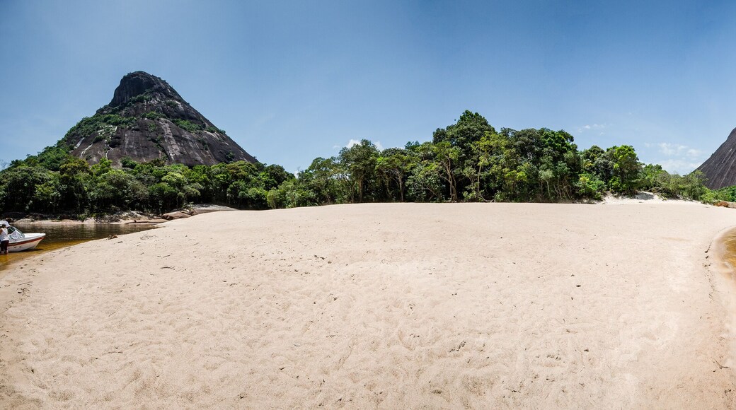 Cerros Mavicure y rio Inirida en Guainia Colombia