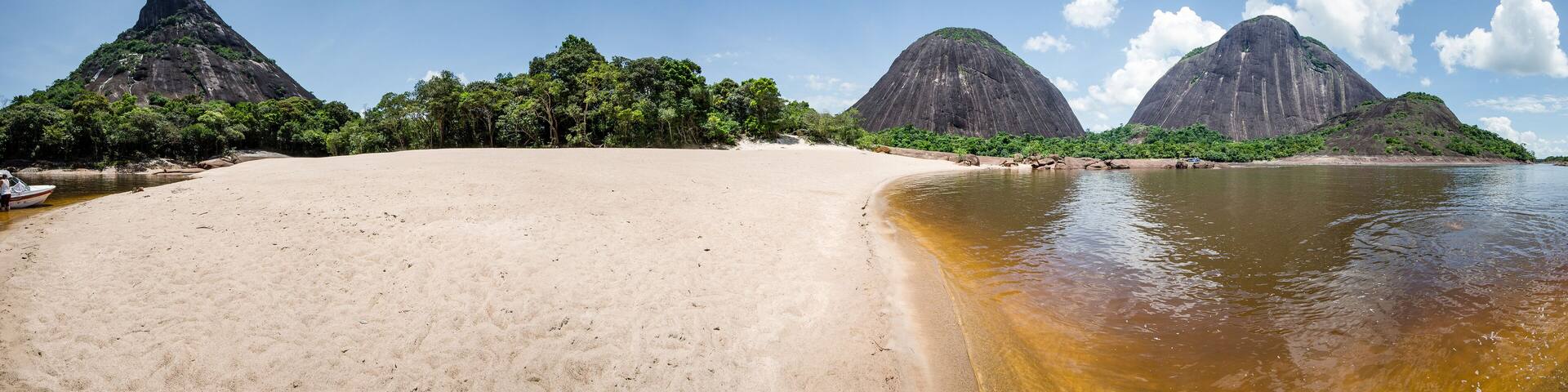 Cerros Mavicure y rio Inirida en Guainia Colombia