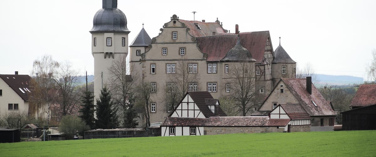 Das Schloss Waldmannshofen aus nordöstlicher Richtung gesehen.