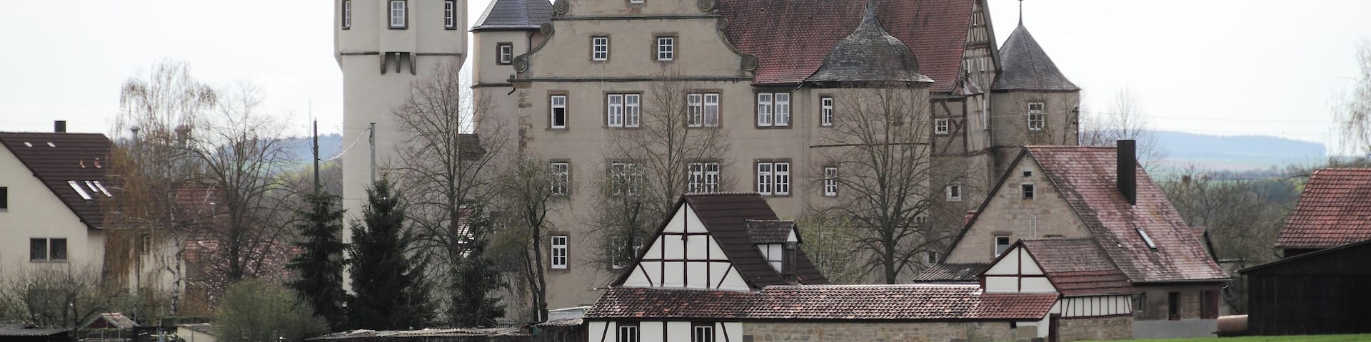Das Schloss Waldmannshofen aus nordöstlicher Richtung gesehen.