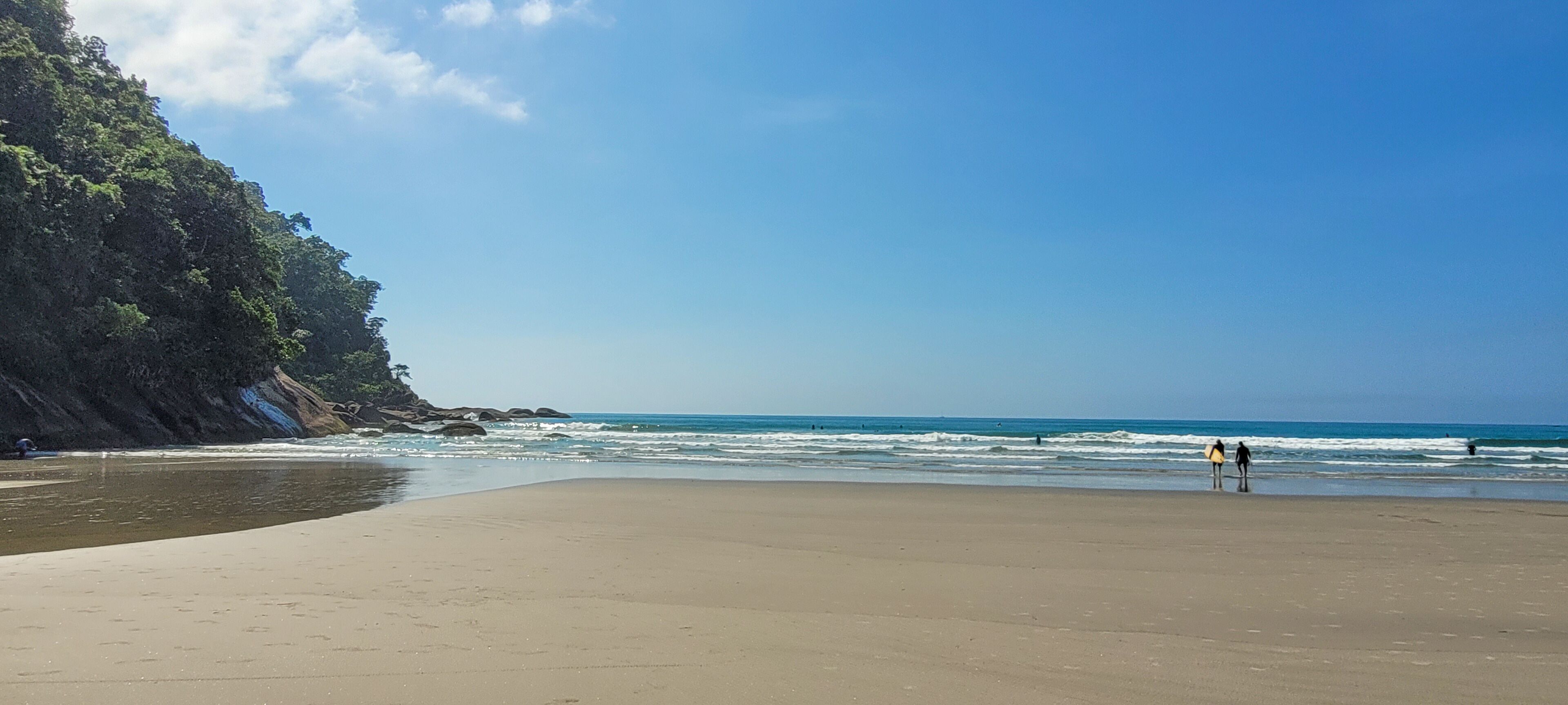 image of sea waves on the north coast of brazil in ubatuba itamambuca beach