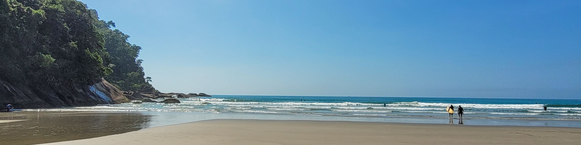 image of sea waves on the north coast of brazil in ubatuba itamambuca beach